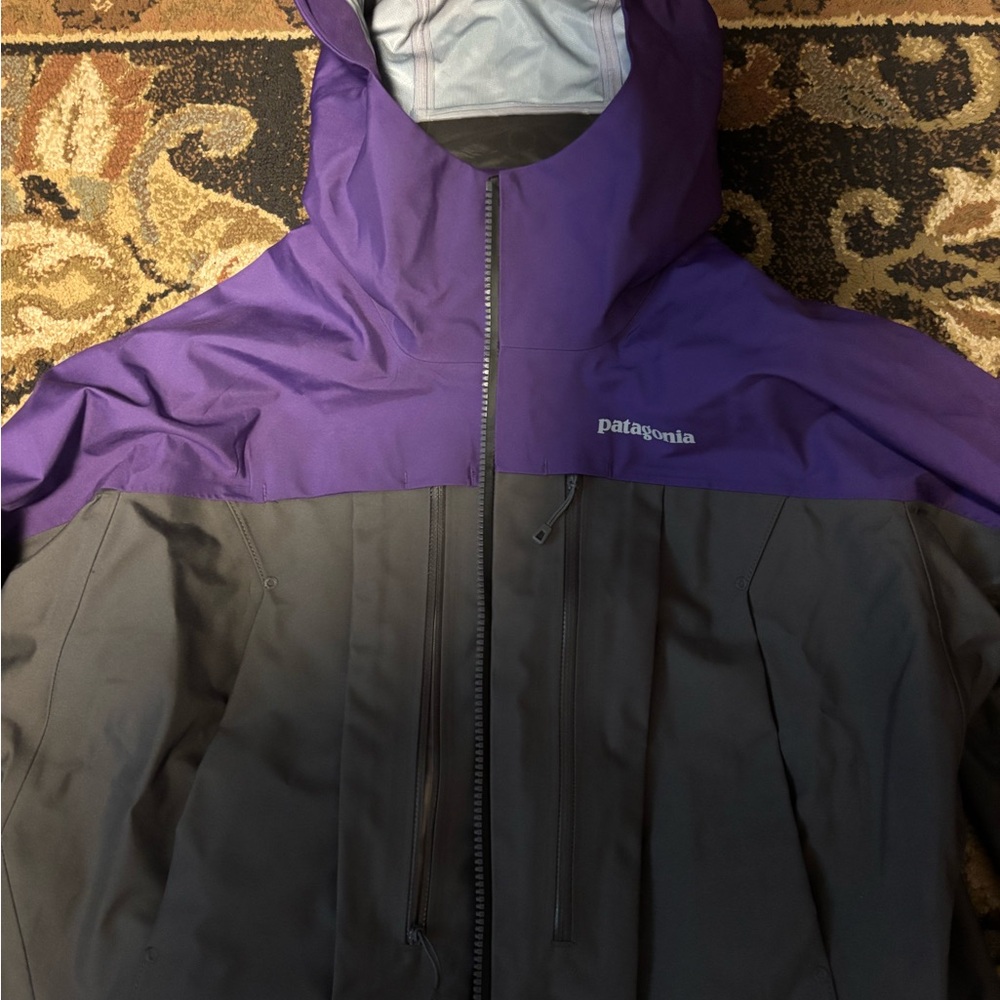 Patagonia Women's Ski Jacket in Purple and Gray - Picture 7 of 9